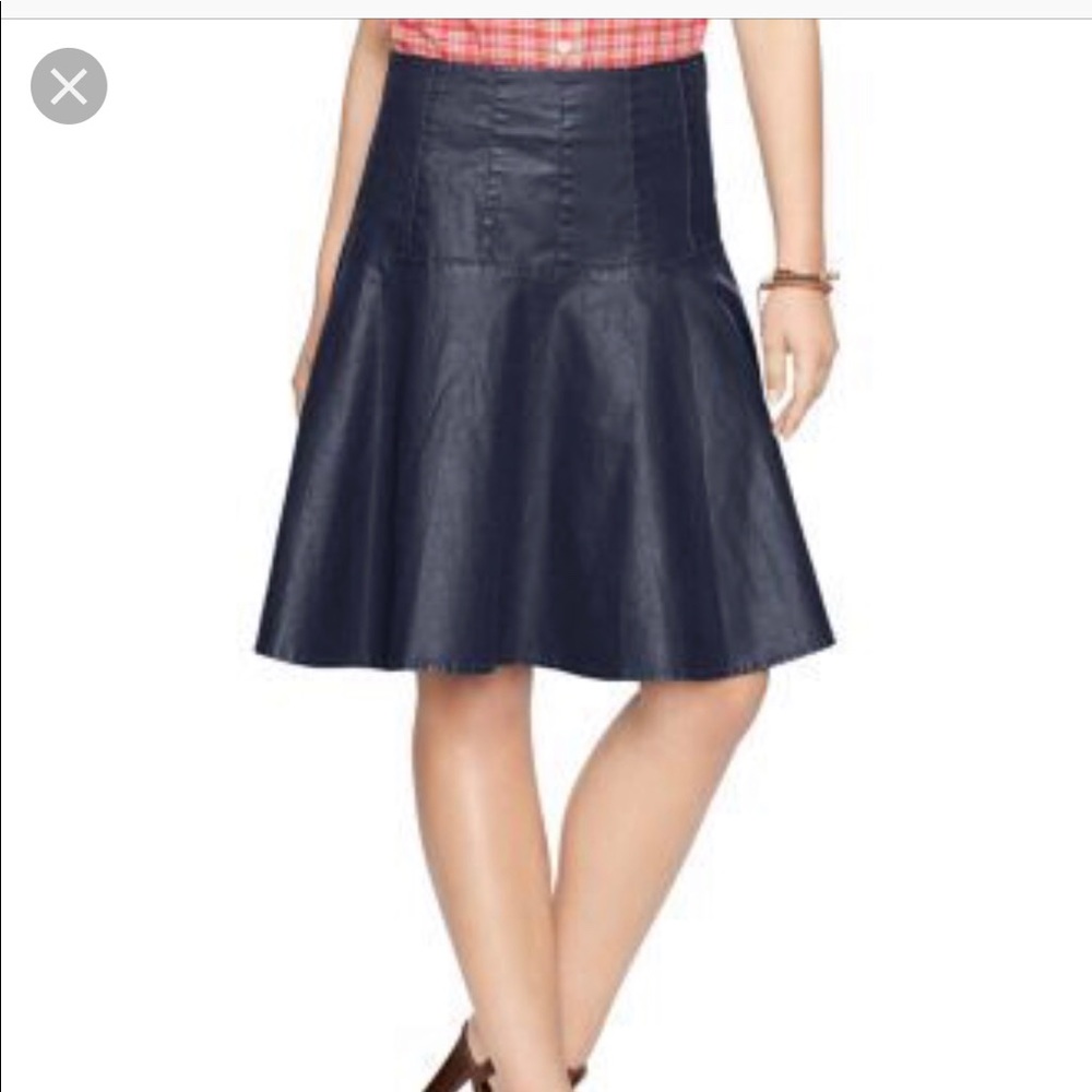 Lauren Ralph Lauren Coated twill skirt. Size 6.